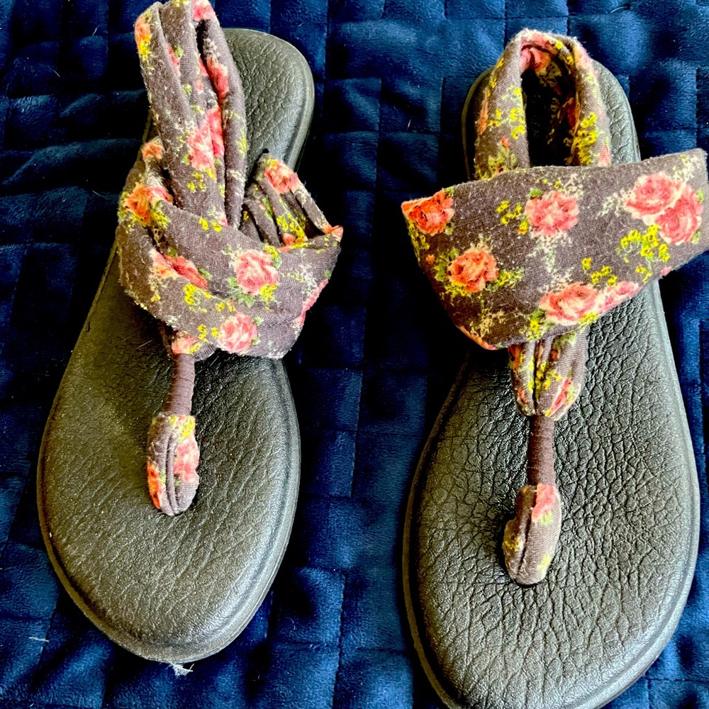Adorable and Cozy Pink Floral Pink Sandals